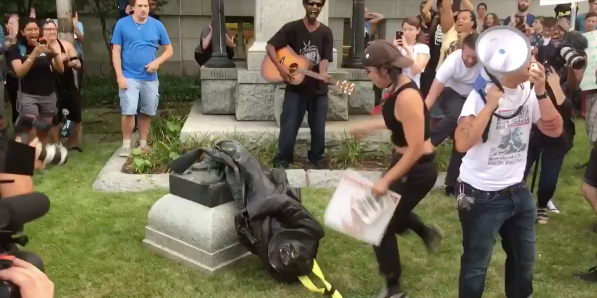 protestors-tear-down-the-statue protestors-tear-down-the-statue